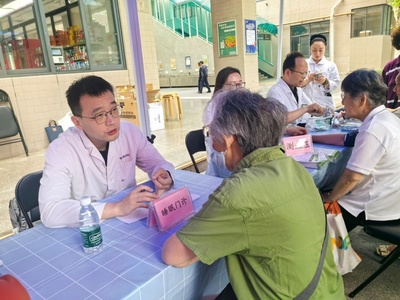 校醫院與南京鼓樓醫院共建義診活動圓滿舉行，共筑校園健康防線